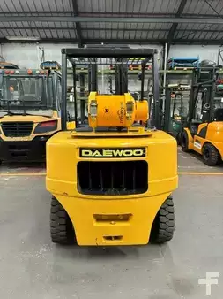 Empilhador a gás 2002  Daewoo G45SC (4)