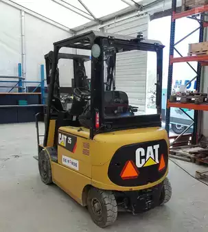 Chariots électriques à 4 roues 2014  CAT Lift Trucks  EP25K PAC (2)