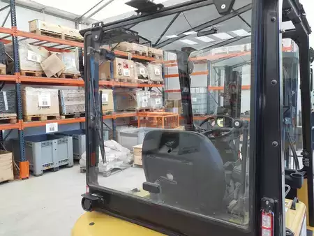 Chariots électriques à 4 roues 2014  CAT Lift Trucks  EP25K PAC (3)