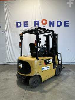 Eléctrica de 4 ruedas 2010  CAT Lift Trucks EP25KPAC (1)