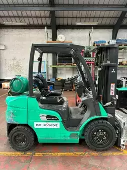 Gas truck 2022 Mitsubishi FG25N (1)