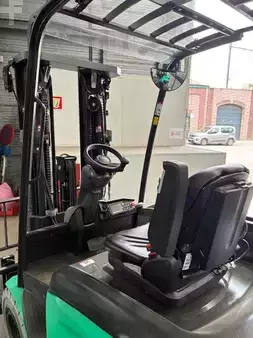 Eléctrica de 4 ruedas 2025  Mitsubishi FB25ACN-SP (7)
