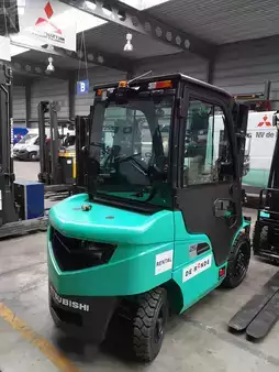Elektryczne 4-kołowe 2026 Mitsubishi FD25P3 (2)