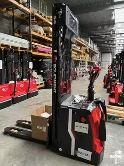 Stapelaars met staplatform 2026  EP Equipment RSL161i (1)