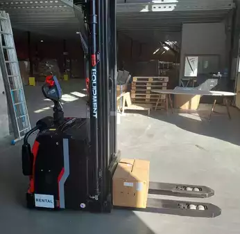 Stapelaars met staplatform 2026  EP Equipment RSL161i (1)