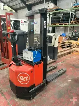 Apilador eléctrico 2002  BT S12F (2)