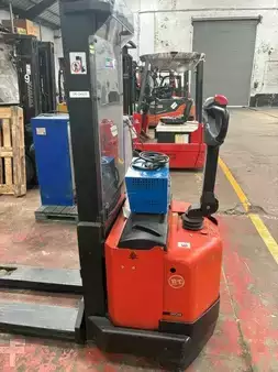 Apilador eléctrico 2002  BT S12F (3)