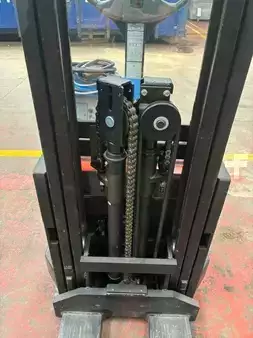 Apilador eléctrico 2002  BT S12F (5)
