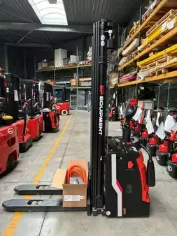 VZV s plošinou pro řidiče 2026  EP Equipment RSL 16 Pro (2)