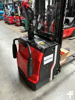VZV s plošinou pro řidiče 2026  EP Equipment RSL 16 Pro (4)