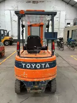 Elektromos 4 kerekű 1992  Toyota 9FBM25 (2)