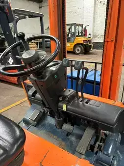 Elektromos 4 kerekű 1992  Toyota 9FBM25 (7)