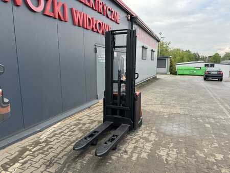 Pallet Stackers 2017  BT SWE 140 L  (16) 