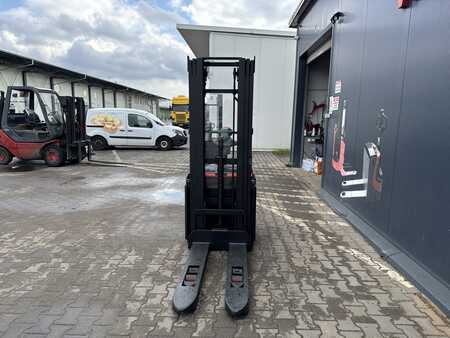 Pallet Stackers 2017  BT SWE 140 L  (18) 