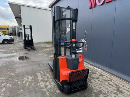 Pallet Stackers 2017  BT SWE 140 L  (2) 
