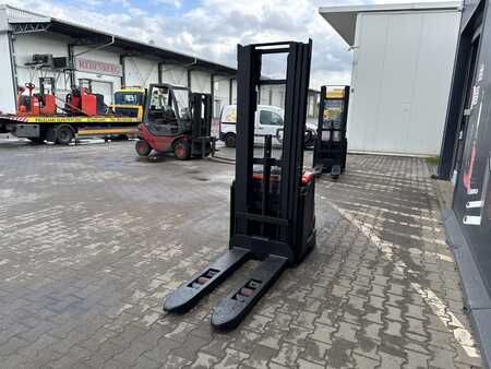 Pallet Stackers 2017  BT SWE 140 L  (27) 