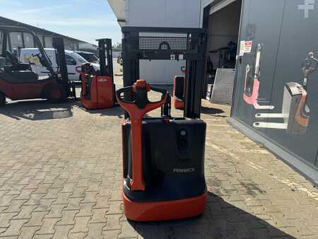 Stacker pedestre 2016  Linde L 12 (11)