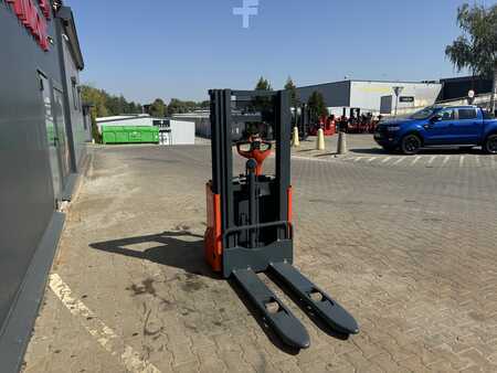 Stacker pedestre 2016  Linde L 12 (6)