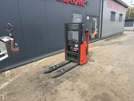 Stacker pedestre 2014  Linde L 12 (16)