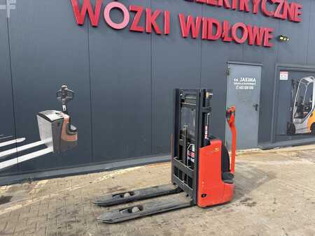 Stacker pedestre 2014  Linde L 12 (2)