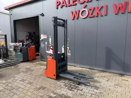 Wózek wysokiego podnoszenia 2019  Linde L12i (8)