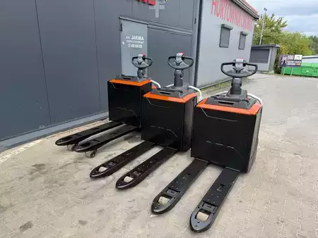 Porta-paletes elétrico 2021  BT LPE 200 (10)