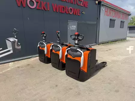 Porta-paletes elétrico 2021  BT LPE 200 (11)