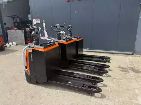 Porta-paletes elétrico 2021  BT LPE 200 (12)