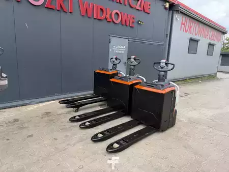 Porta-paletes elétrico 2021  BT LPE 200 (13)