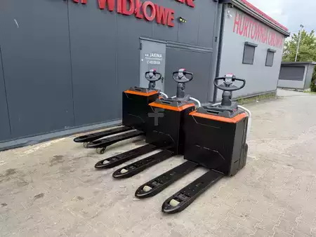 Porta-paletes elétrico 2021  BT LPE 200 (19)