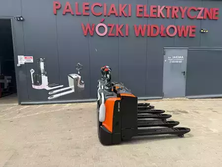 Porta-paletes elétrico 2021  BT LPE 200 (2)