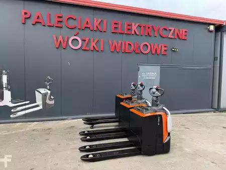 Porta-paletes elétrico 2021  BT LPE 200 (20)