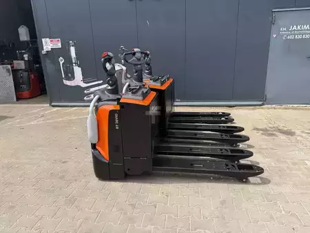 Porta-paletes elétrico 2021  BT LPE 200 (3)