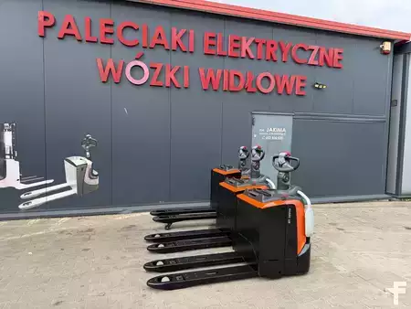 Porta-paletes elétrico 2021  BT LPE 200 (5)