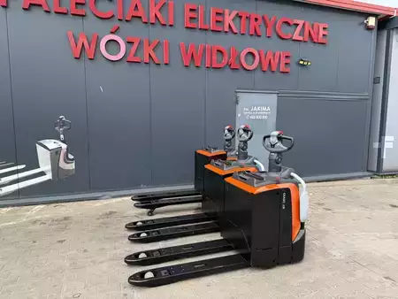 Porta-paletes elétrico 2021  BT LPE 200 (6)