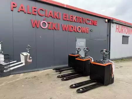 Porta-paletes elétrico 2021  BT LPE 200 (9)