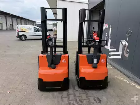 Stacker pedestre 2015  BT SWE 140 L  (3)