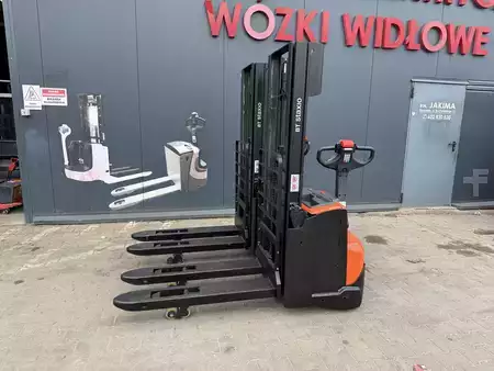 Stacker pedestre 2015  BT SWE 140 L  (5)