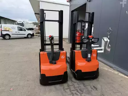 Stacker pedestre 2015  BT SWE 140 L  (8)
