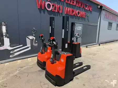 Wózek wysokiego podnoszenia 2021  Toyota SWE080L (1)