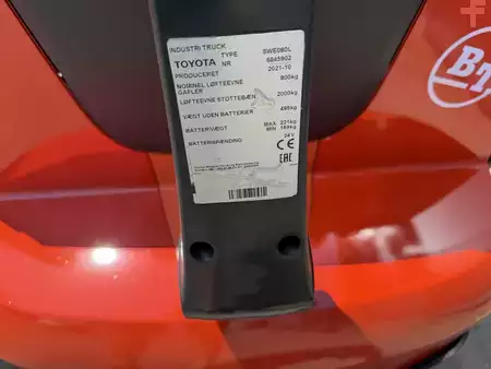 Wózek wysokiego podnoszenia 2021  Toyota SWE080L (13)