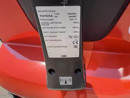 Wózek wysokiego podnoszenia 2021  Toyota SWE080L (15)