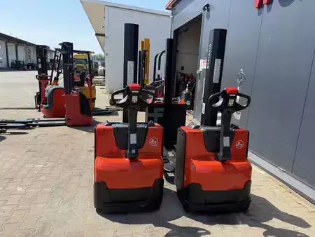 Wózek wysokiego podnoszenia 2021  Toyota SWE080L (16)