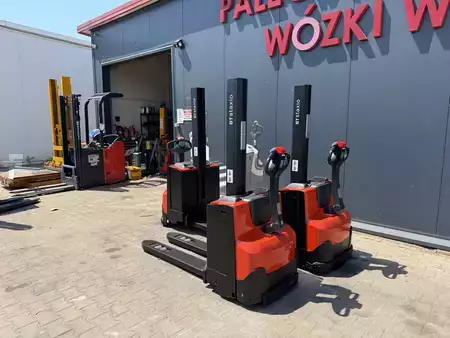 Wózek wysokiego podnoszenia 2021  Toyota SWE080L (21)