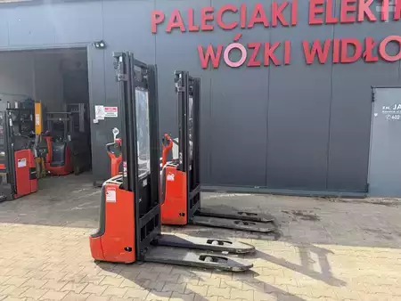 Wózek wysokiego podnoszenia  Linde L12 (21)