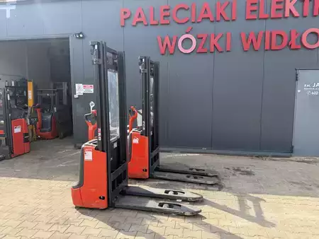 Wózek wysokiego podnoszenia  Linde L12 (22)