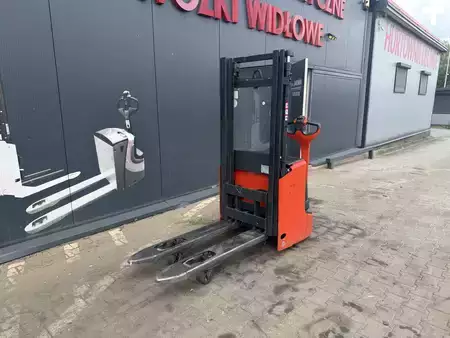 Wózek wysokiego podnoszenia  Linde L12i (2)