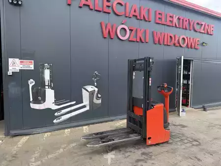 Wózek wysokiego podnoszenia  Linde L12i (3)