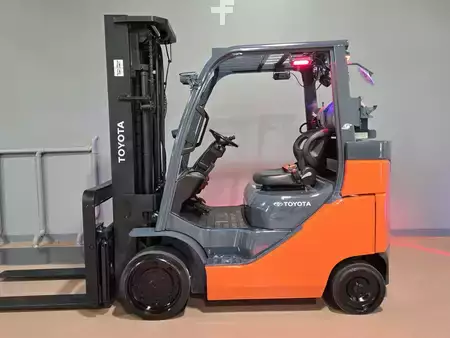Montacargas GLP 2020  Toyota 8FGC35U-BCS (1)