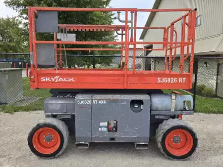 Montacargas Todo Terreno 2014  Skyjack SJ6826RT (1)